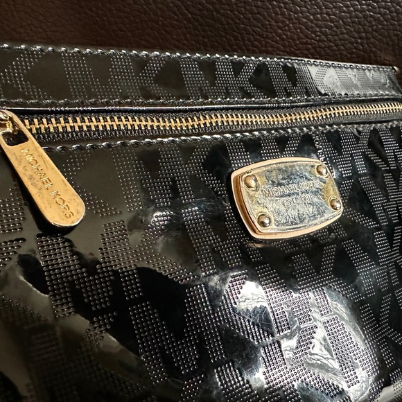 EUC Michael Kors Black Patent Logo Wristlet - Picture 2 of 10